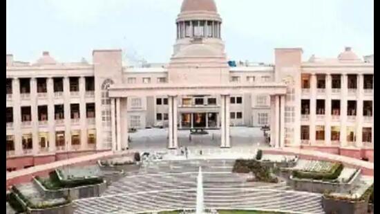 A-division-bench-of-Justice-Rajan-Roy-and-Justice-_1738782524800