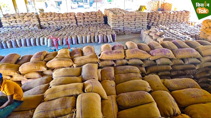 yogi-government-change-system-of-food-distributing-grains-for-ration-card-holders-in-up-153152412-16x9.png